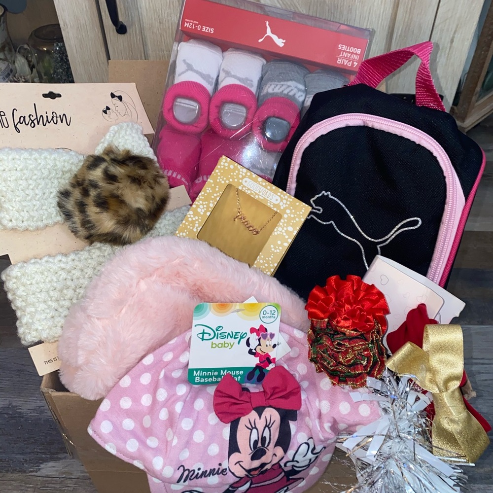 Disney Puma Christmas Gift Box Set - Picture 3 of 14